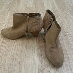 Vero Cuoio Beige Ankle Booties